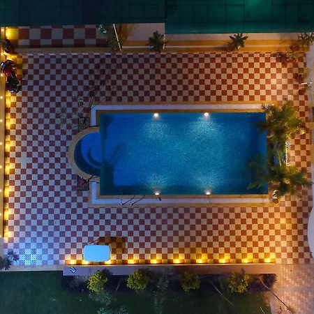 Krishna Farm Hotel Vasad Buitenkant foto