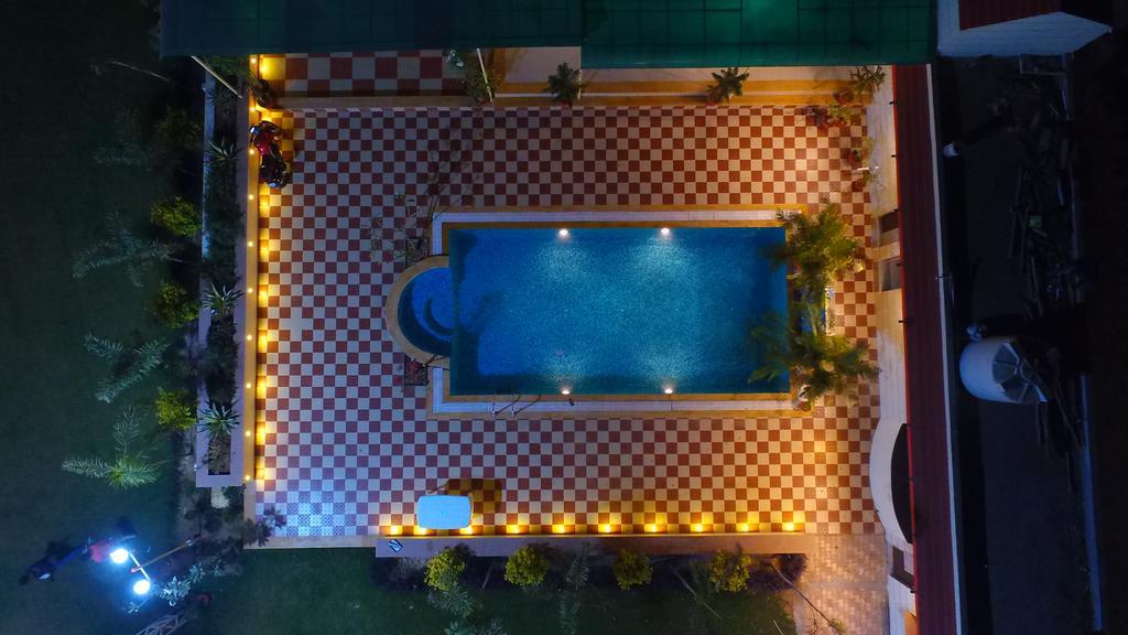 Krishna Farm Hotel Vasad Buitenkant foto